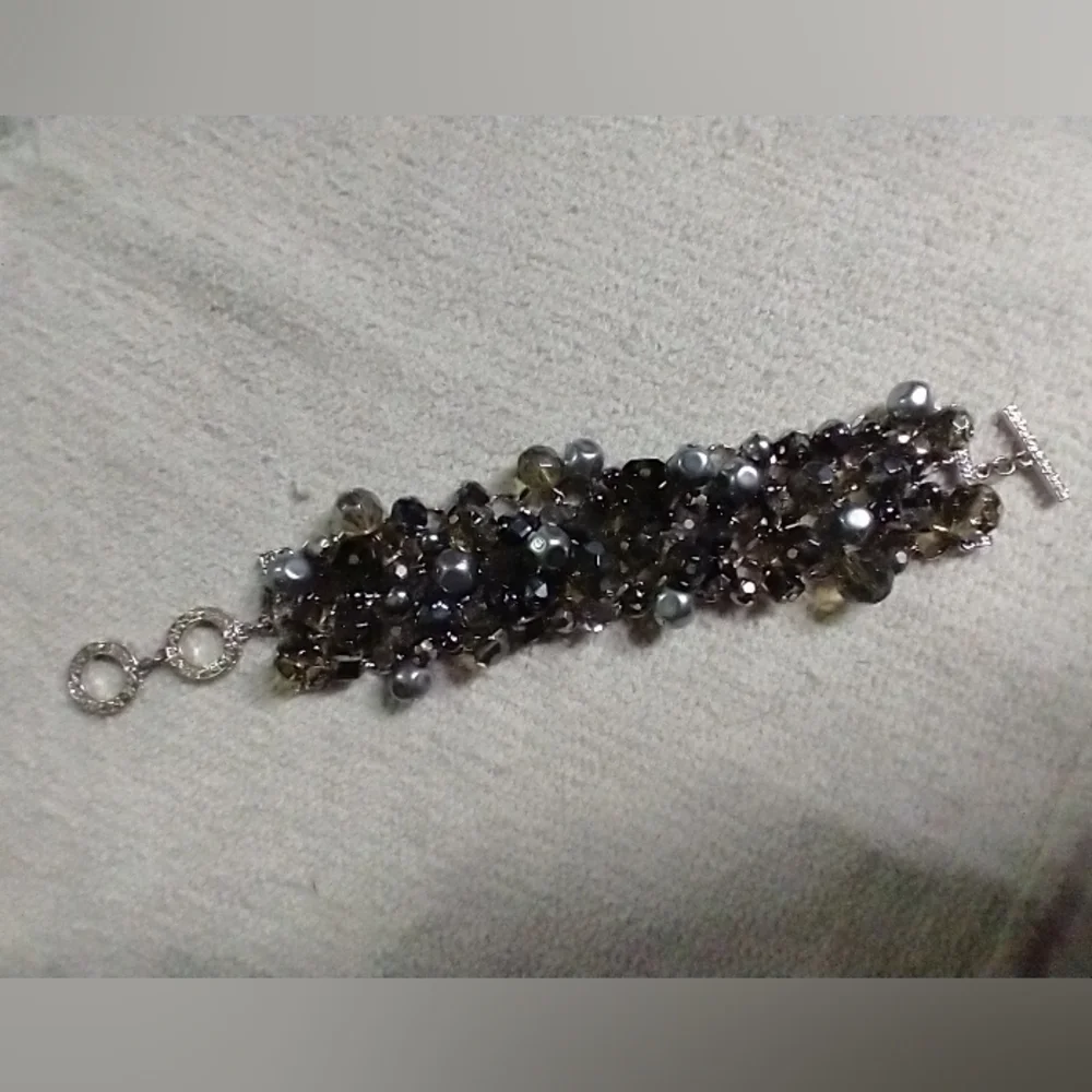 Wide premier designs beaded toggle silvertone chain bracelet